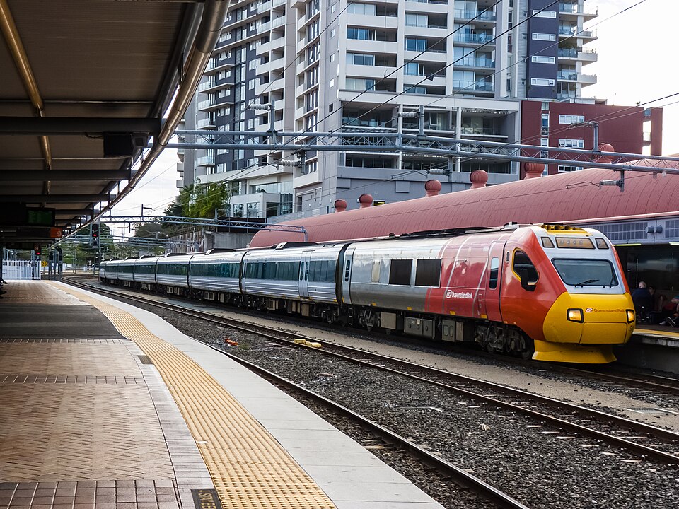 File:Spirit of Queensland Platform 10 Roma Street Railway Station Brisbane P1410436.jpg